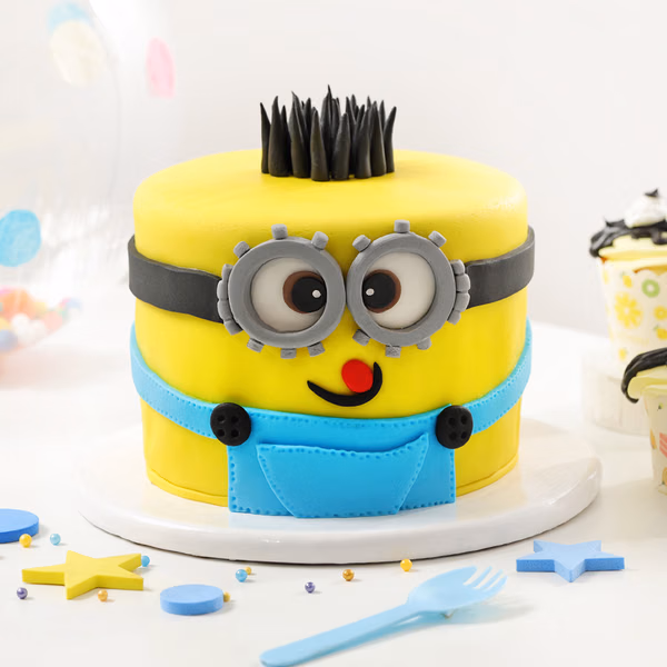 Minion Madness Fondant Cake (1 kg)